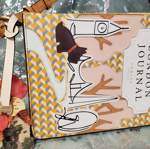 RADLEY LONDON Handbags - Radley London purse, collectible London journal bag - *Rare*